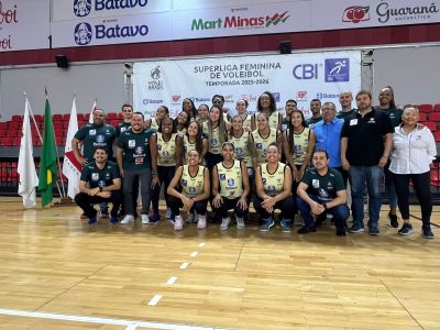 Elenco do Batavo Mackenzie durante apresentação oficial nesta terça-feira (26)