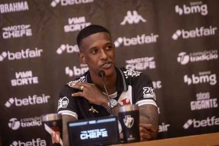 Robert Renan foi apresentado oficialmente como reforço do Vasco
