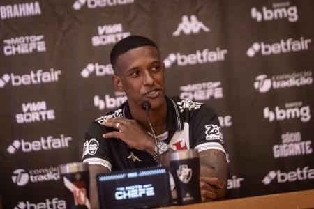 Robert Renan foi apresentado oficialmente como reforço do Vasco