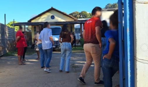Corpo de mulher assassinada por homem no centro de Coronel Fabriciano, no Vale do Aço, é sepultado