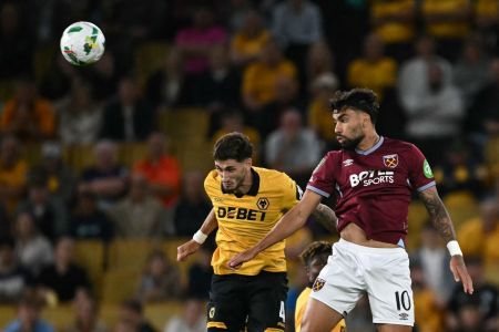 Lucas Paquetá (dir) em partida do West Ham