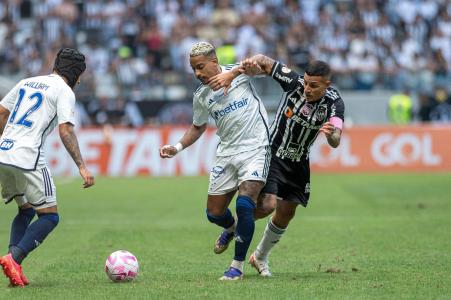 William e Matheus Pereira defenderam o Cruzeiro na primeira vitória sobre o Atlético na Arena MRV