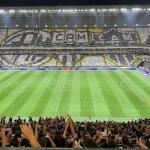 Torcida do Atlético inova e faz mosaico durante clássico com o Cruzeiro na Arena MRV