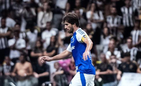 Lucas Silva no clássico entre Atlético e Cruzeiro na Arena MRV