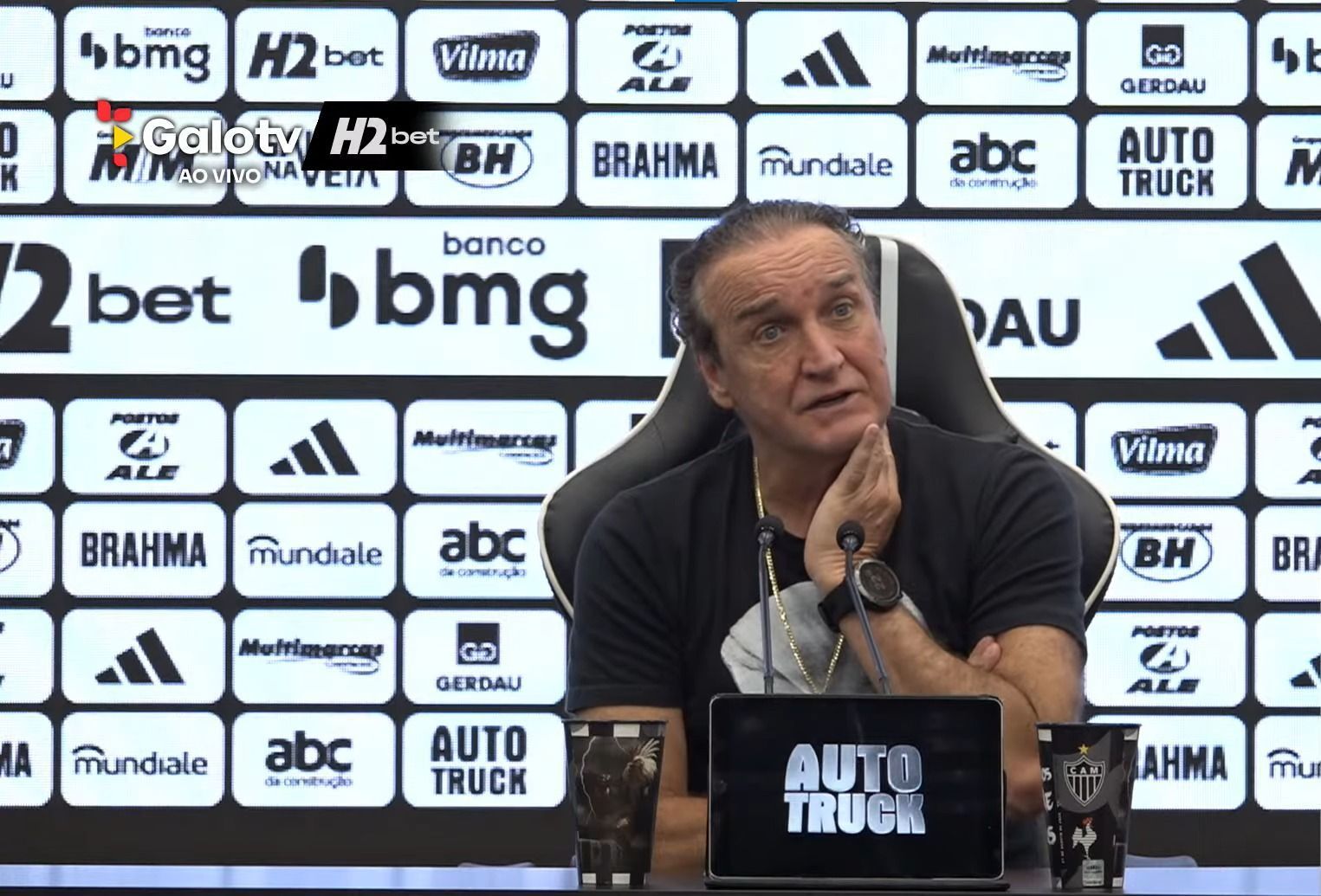 Cuca admite Atlético 'muito atrás', mas mantém esperança contra o Cruzeiro