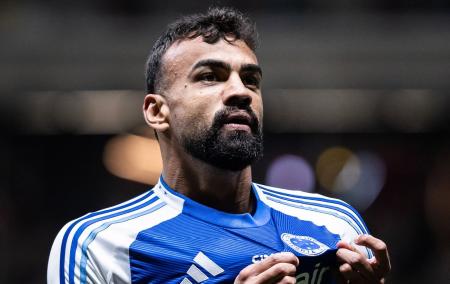 Fabrício Bruno comemora gol pelo Cruzeiro contra o Atlético