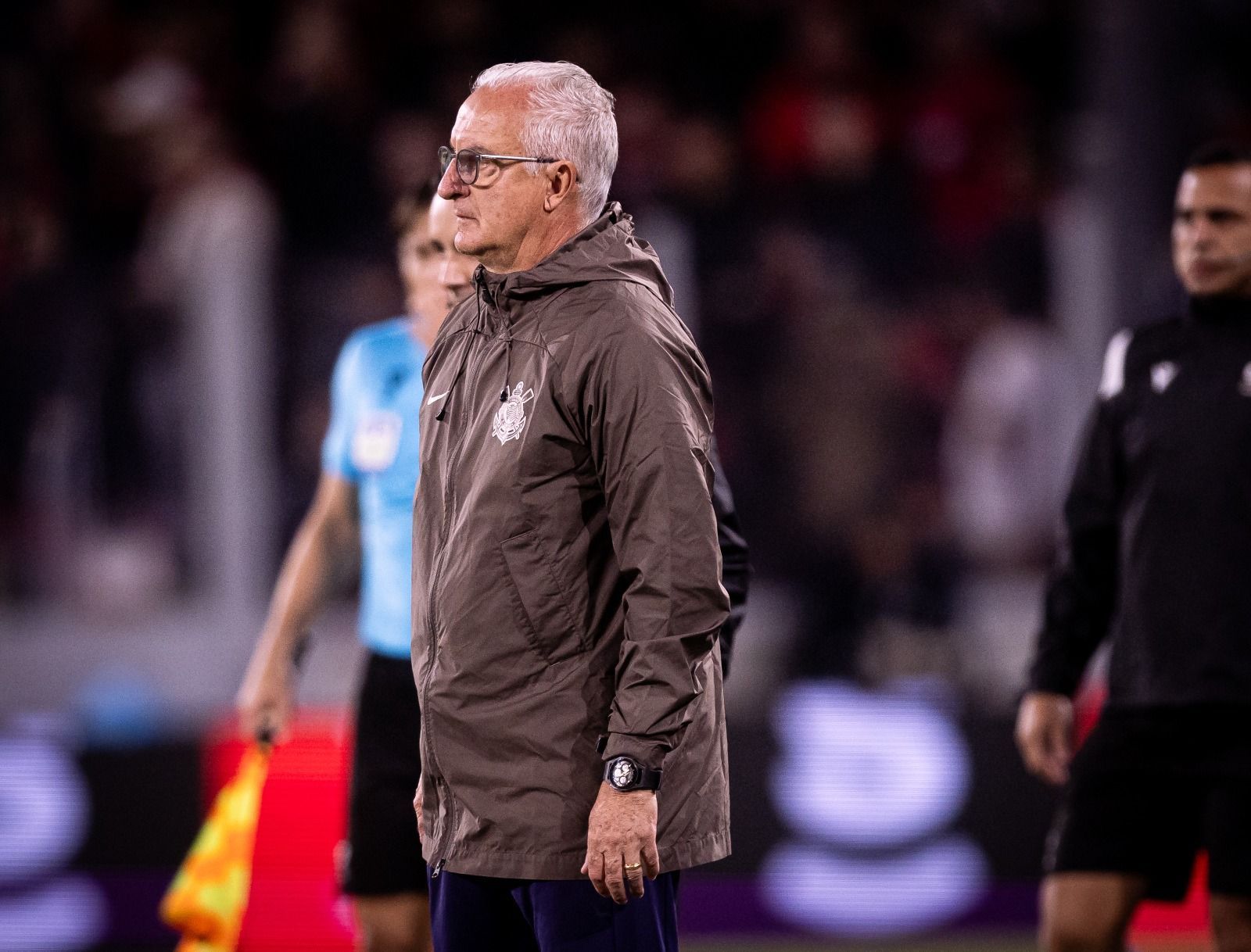 Técnico do Corinthians defende Félix Torres em meio à possível lesão de Matheuzinho