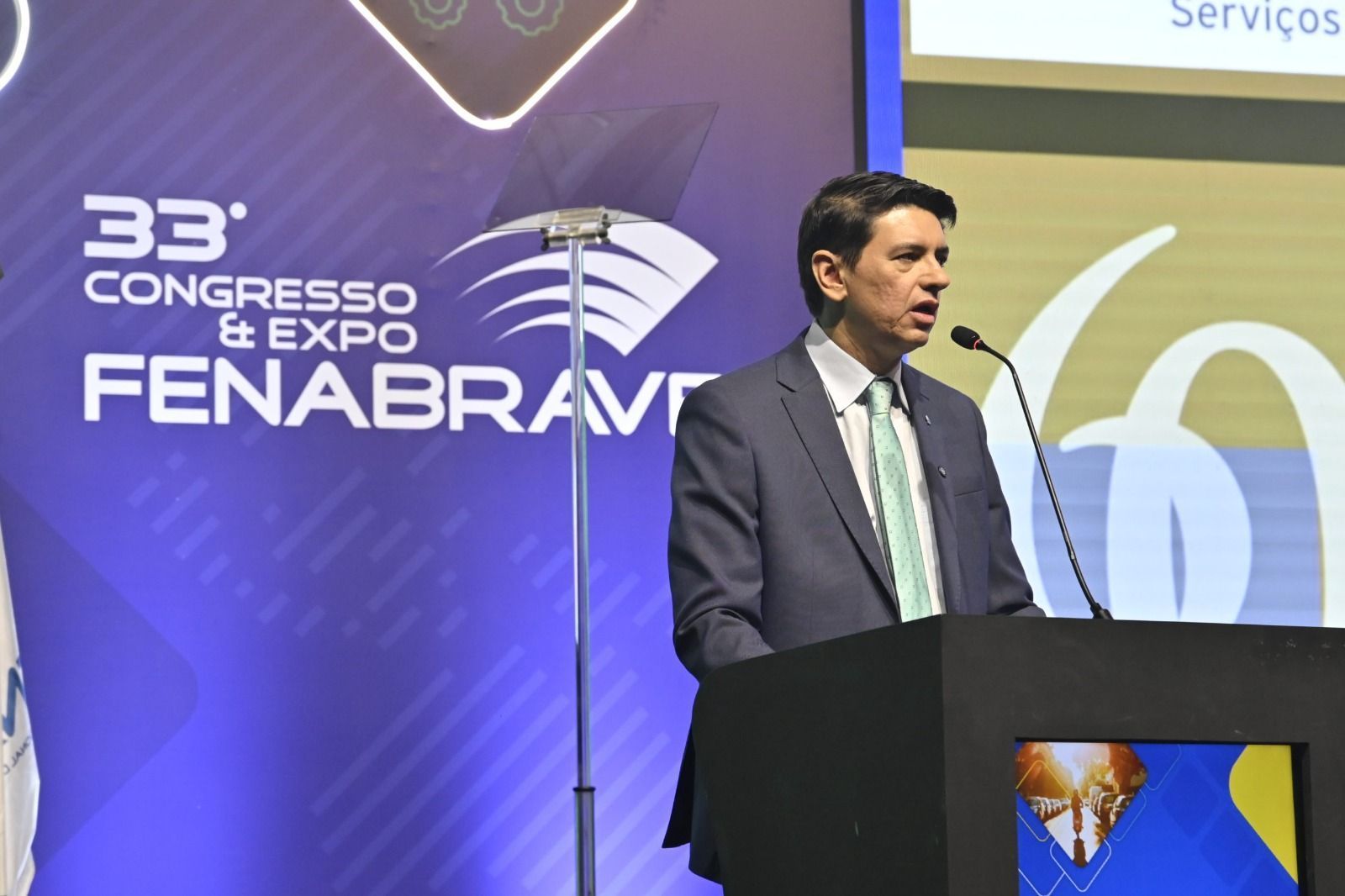 Setor automotivo projeta alta de 6,2% em 2025, mas juros freiam crescimento