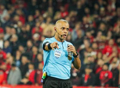 Wilton Pereira Sampaio comandou o apito em Athletico-PR 0x1 Corinthians