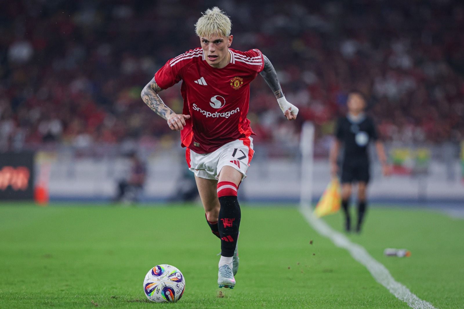 Atacante argentino trocará United por outro gigante da Premier League, diz jornalista