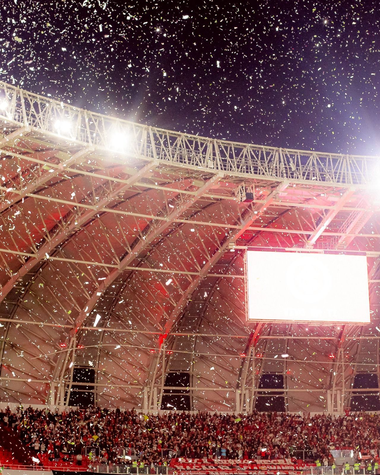 Inter é denunciado por atraso em caso de 'chuva' de papel picado contra Flamengo
