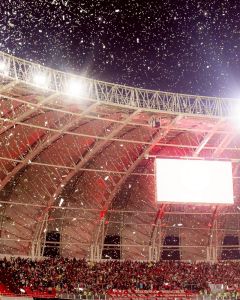 'Chuva' de papel picado atrasou Inter x Flamengo em 20 minutos