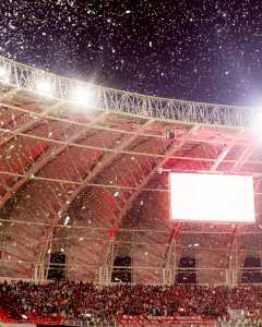 'Chuva' de papel picado atrasou Inter x Flamengo em 20 minutos