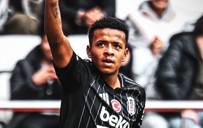 Keny Arroyo durante jogo pelo Besiktas-TUR