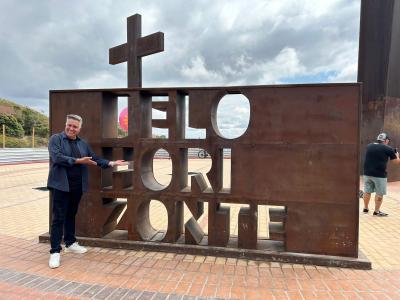 Prefeito Álvaro Damião na Praça do Papa, em agosto de 2025