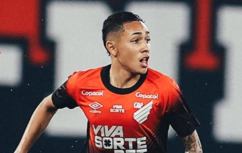 Kauã Moraes durante jogo pelo Athletico-PR