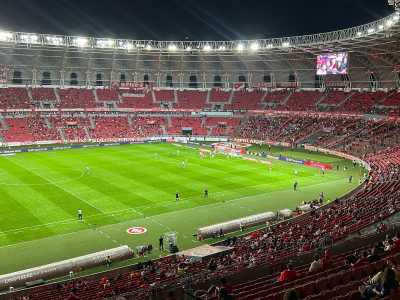 Estádio Beira-Rio, em Porto Alegre, na noite deste domingo (31)