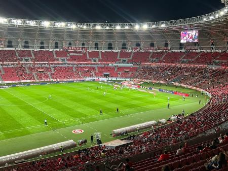 Estádio Beira-Rio, em Porto Alegre, na noite deste domingo (31)