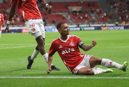 Alan Patrick fez o primeiro gol do Inter contra o Fortaleza