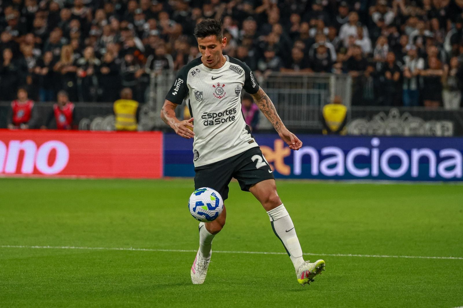 Corinthians manifesta interesse em renovar com Angileri; veja detalhes