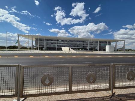 O Gabinete de Segurança Institucional (GSI) cercou o Palácio do Planalto com grades