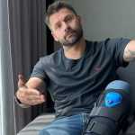 Campeão pelo Cruzeiro sofre grave lesão contra lendas do Barcelona e manda recado