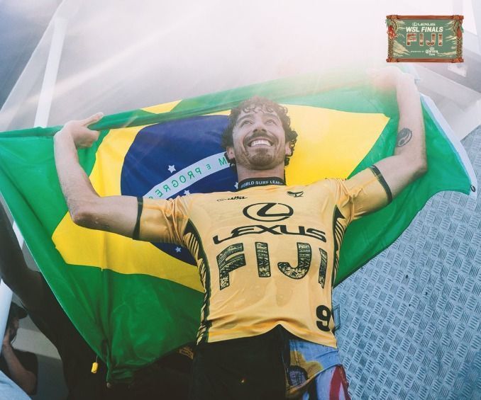 No topo! Yago Dora brilha em Fiji, derrota americano e é campeão mundial de surfe