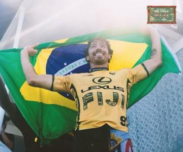 Yago Dora conquistou o Circuito Mundial de Surfe