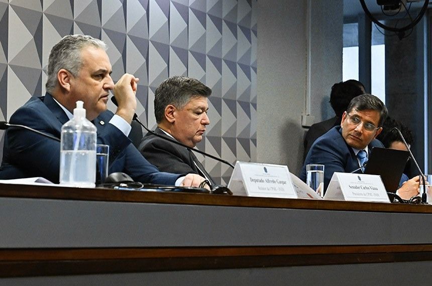 CPMI do INSS aprova pedido de prisão preventiva e sessão tem confusão entre parlamentares