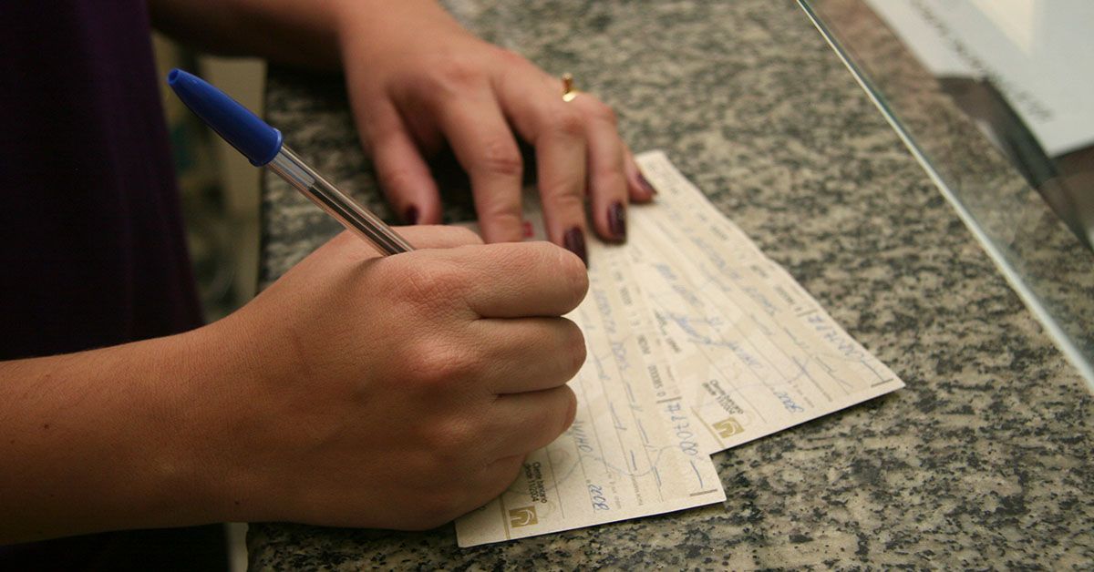 Cheques resistem: Brasil movimenta R$ 211 bilhões no 1º semestre