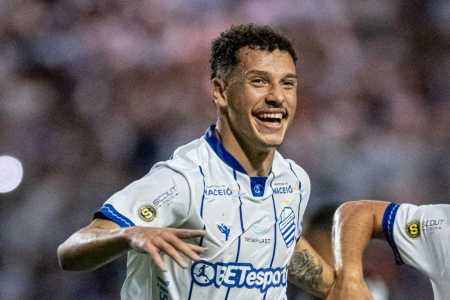 Enzo, 22 anos, é titular do CSA e enfrentou o Grêmio na Copa do Brasil