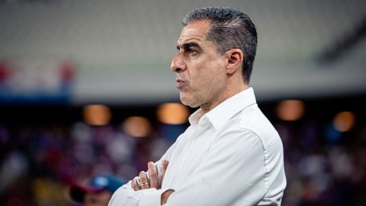 Técnico Renato Paiva durante jogo do Fortaleza no Campeonato Brasileiro