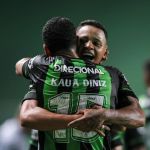 Com direito a golaço, cria do América vai às redes pela primeira vez como profissional