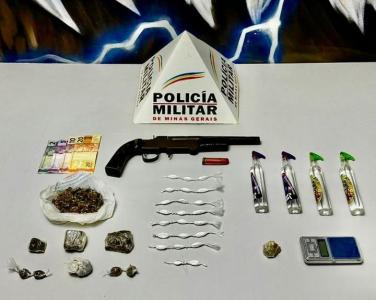 Drogas e arma apreendidas em Ipatinga