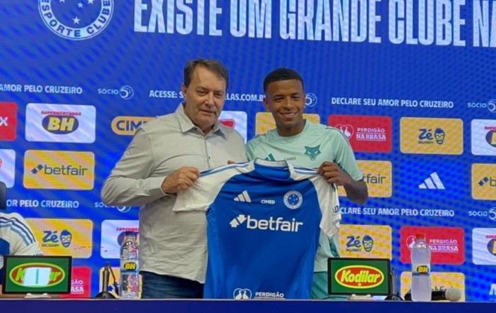 Pedro Lourenço apresentou Keny Arroyo como novo reforço do Cruzeiro