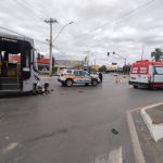 Adolescente fica ferida após colisão entre motocicleta e ônibus em Montes Claros