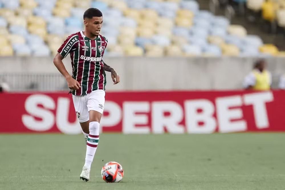 Fluminense encaminha segunda renovação com joia da base