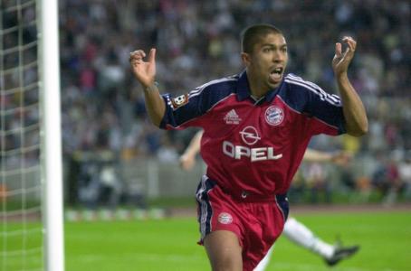 Giovane Élber em partida pelo Bayern de Munique