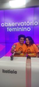 Em podcast, a esposa do gari Laudemir Fernandes reflete o luto e a violência contra o marido