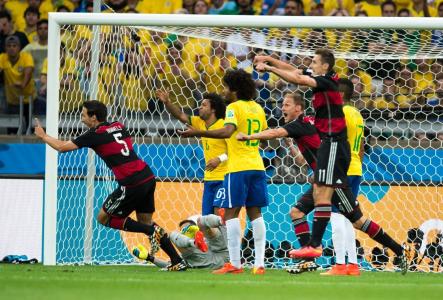 No Mineirão, Alemanha comemora um dos gols da goleada por 7 a 1, diante da Seleção Brasileira, na Copa do Mundo de 2014