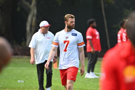 Harrison Butker, do Kansas City Chiefs, durante atividade em São Paulo