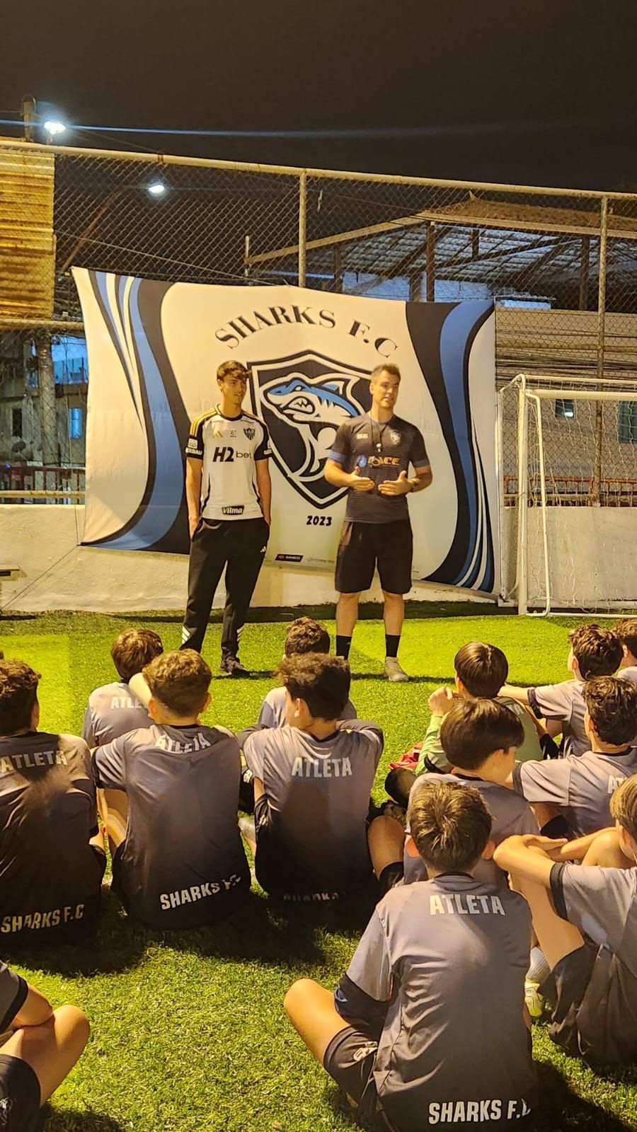 Promovido ao profissional, ‘cria’ do Atlético dá palestra para jovens de projeto social