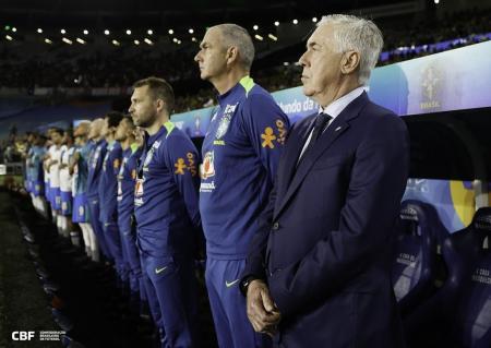 Carlo Ancelotti no Maracanã: treinador dirige a Seleção Brasileira contra o Chile