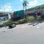 Acidente entre ônibus municipal e de turismo deixa 4 mortos na BR-040 em Juiz de Fora