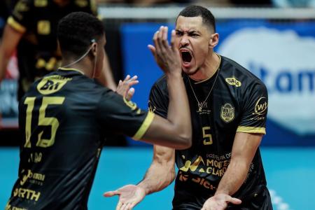 Montes Claros Vôlei durante jogo contra o Itambé Minas.