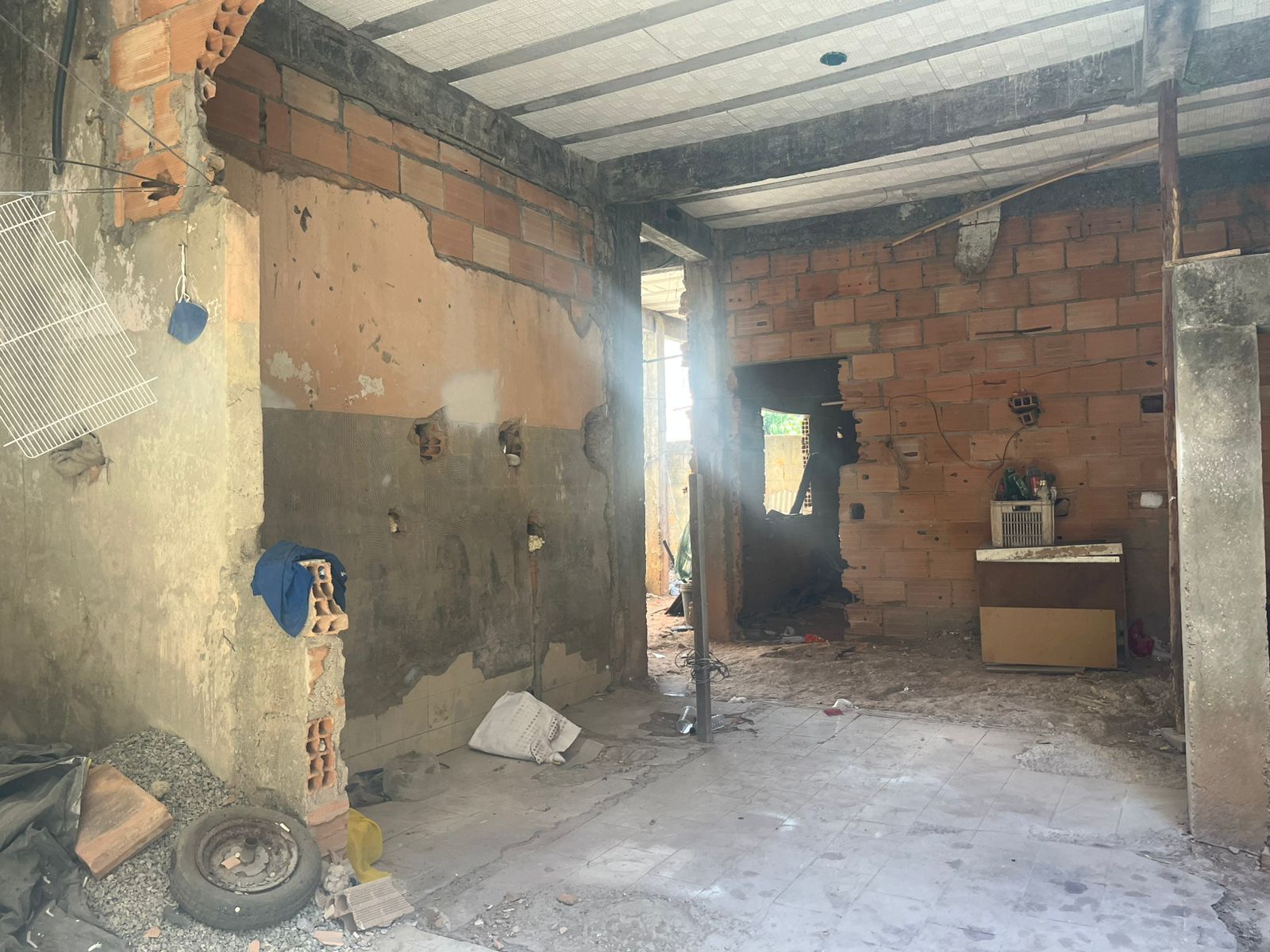 Suspeito de estuprar a mãe em Betim é usuário de drogas e 'agressivo', diz irmã
