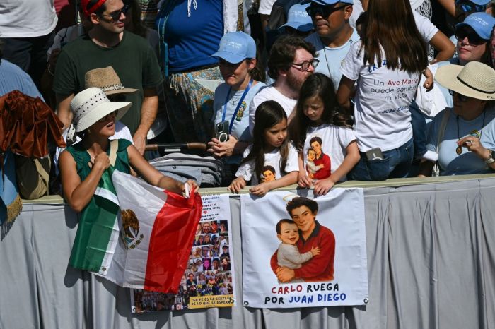 Carlo Acutis é canonizado no Vaticano e se torna o 1º santo da geração millennial Carlo Acutis é canonizado no Vaticano e se torna o 1º santo da geração millennial