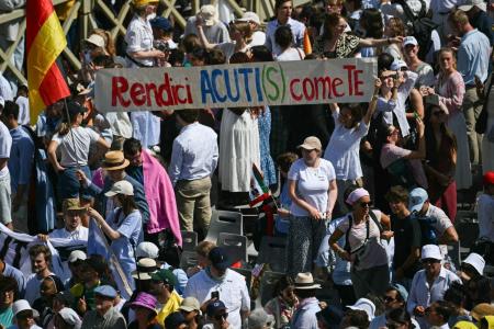 Carlo Acutis foi canonizado neste domingo (7) no Vaticano