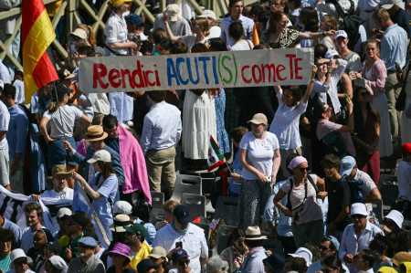 Carlo Acutis foi canonizado neste domingo (7) no Vaticano