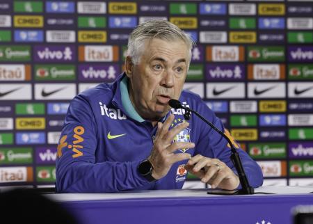 Carlo Ancelotti concedeu entrevista coletiva na manhã desta segunda-feira (8), na Granja Comary